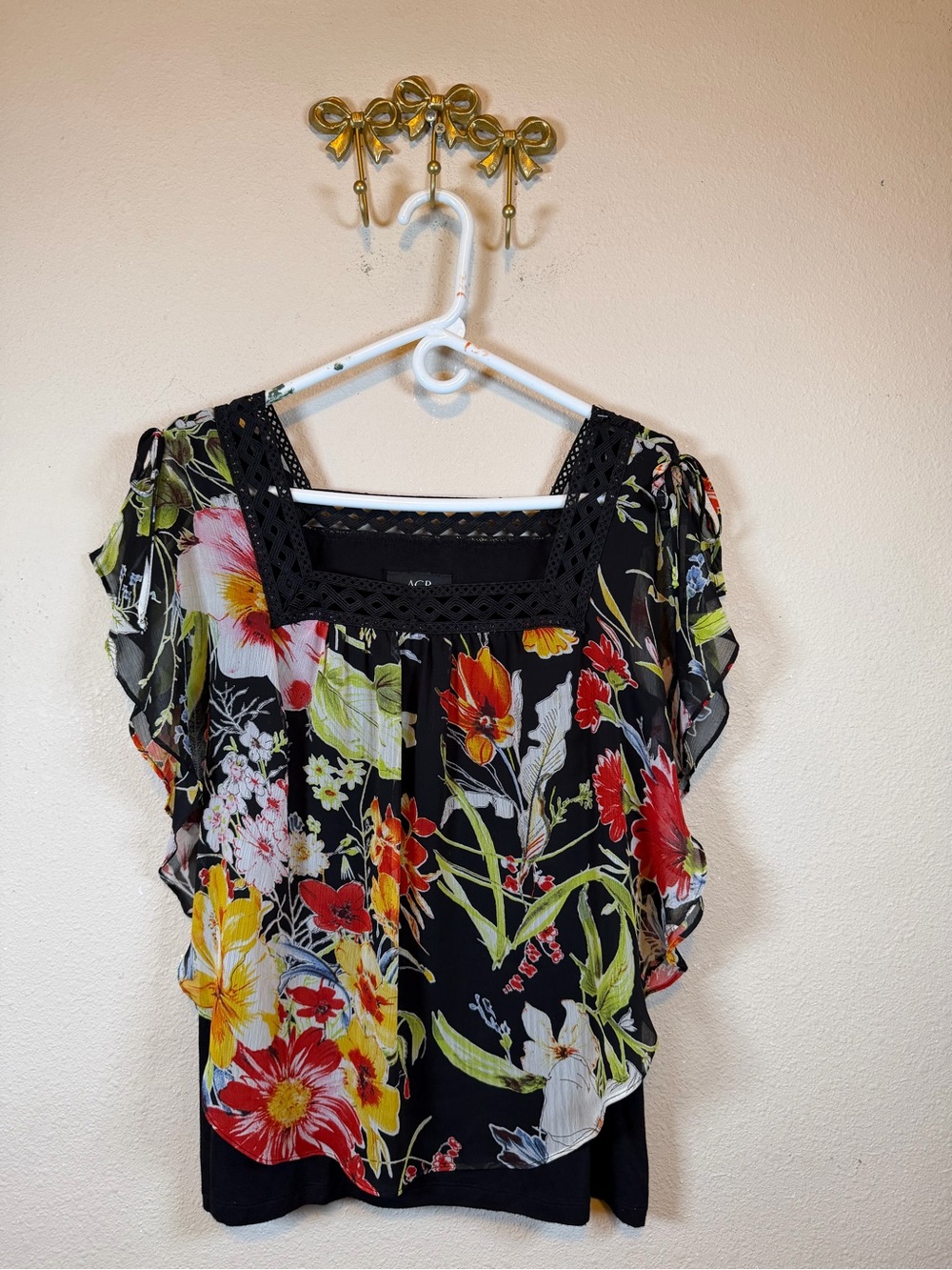 AGB Black Floral Crochet Square-Neck Flutter Sleeve Blouse w/Shell. Size S